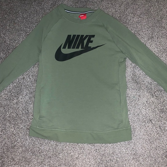 Nike Tops - Nike sweatshirt